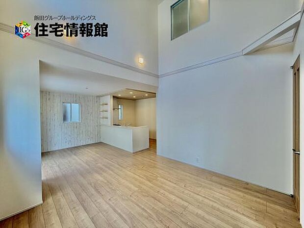 暖かな日差しが差し込むリビングダイニングです。