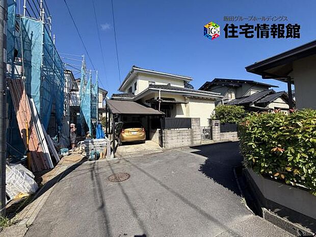 前面道路を含めた現地写真です。ぜひ周辺環境も併せてご覧ください。