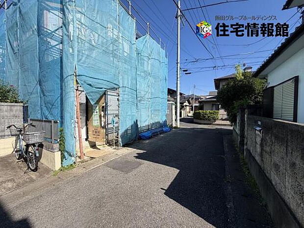 前面道路を含めた現地写真です。ぜひ周辺環境も併せてご覧ください。