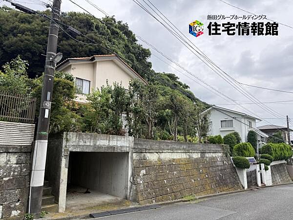 前面道路は約7mございます。