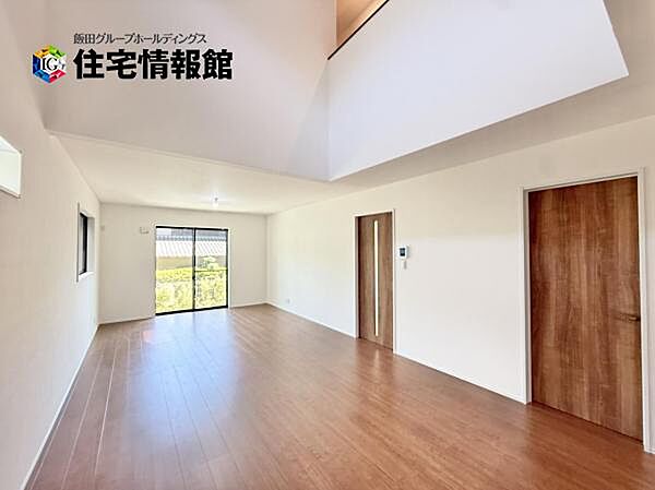 ご家族が集うLDKは約21.4帖の広さ、団らんの空間です。