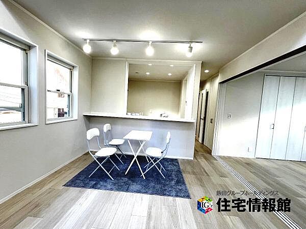 暖かな日差しが差し込むリビングダイニングです。