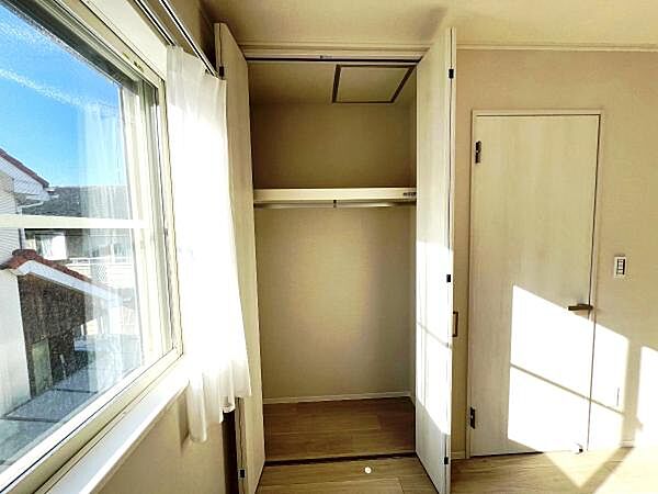 中の物を確認しやすく、取り出しやすい収納スペース。お部屋を広々とお使いいただけます。