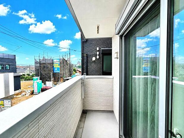 お洗濯ものを気持ち良く太陽の光で干せるのが嬉しいですね。