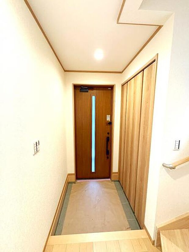 綺麗で明るい玄関でお客様をお迎えいただけます。