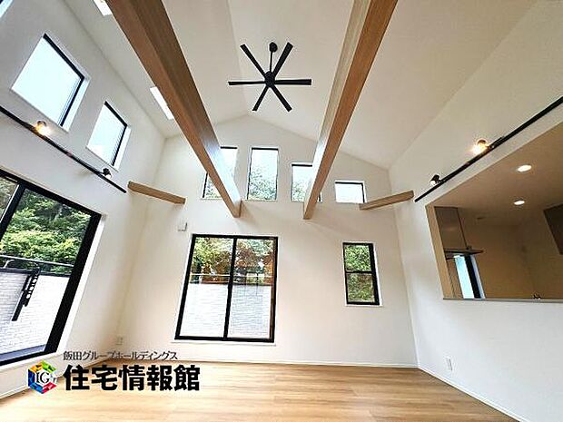 家族とゆったり時間を過ごせるリビングダイニング。