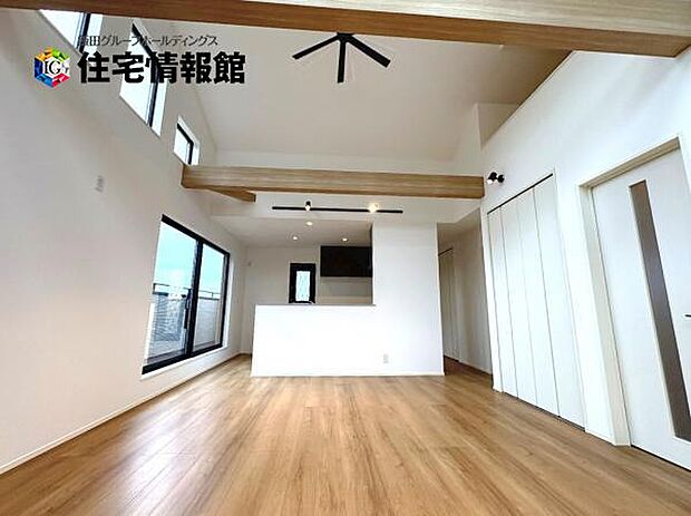 家族とゆったり時間を過ごせるリビングダイニング。