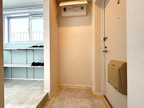 綺麗で明るい玄関でお客様をお迎えいただけます。