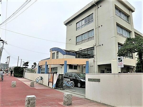 藤沢市立鵠南小学校まで約330m（徒歩5分）