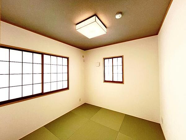 一部屋あるとうれしい和室。客間、晩酌、家族団らんなど色々使えますね。
