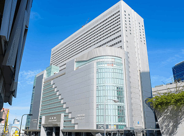 ショッピング施設「大丸梅田店まで2082m」