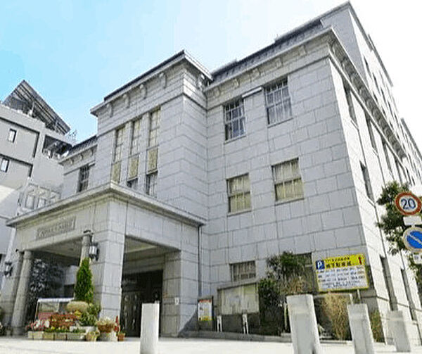 役所「大阪市天王寺区役所まで657m」