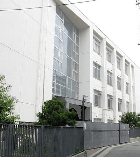 中学校「大阪市立下福島中学校まで1312m」