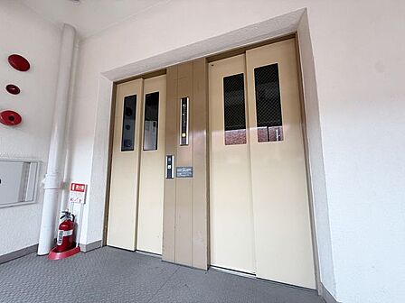 エレベーターも2基あるので、エレベーターを待つ時間も最小限に◎