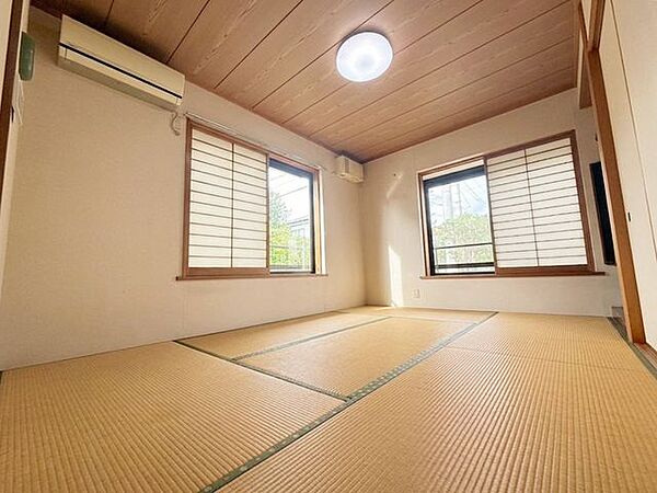 LDKと隣接した約7帖の和室◎お子様の遊び部屋・お昼寝スペースとして使うのも◎※写真は家具消し加工しております。