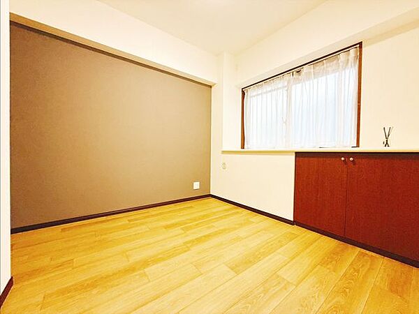 充分な広さと収納機能を備えた部屋はお子様の自発性と成長を促します。お子様の成長を支える、勉強や好きなことに没頭する学びの空間にどうぞ。