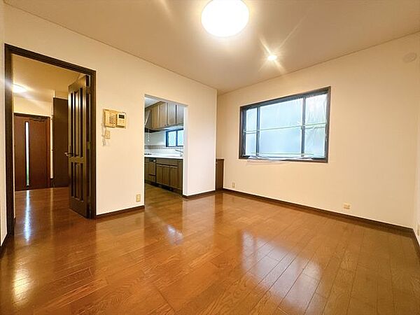 4LDK＋カースペース1台リフォーム前の現況販売になります！室内大変綺麗なので是非一度ご見学下さい！