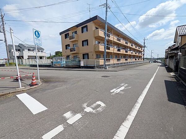 ◎全戸南向き◎2Ｆ角部屋◎駐車場1台分無料◎専用トランクルーム付き