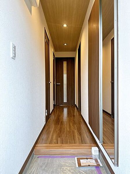 住まう人も来客も入った時にワクワクさせてくれるオシャレな玄関♪収納もたっぷりあるので、靴がたくさんあっても安心!気持ちの良い朝は、毎日ここからスタートしていきます♪