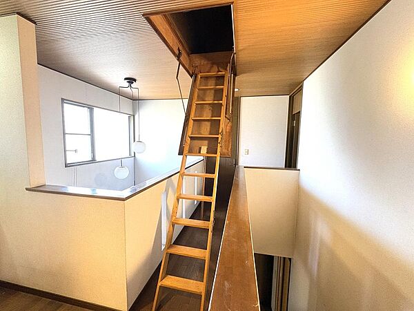 小屋裏収納あり！