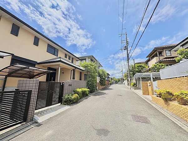 前面道路は5.9ｍと広々