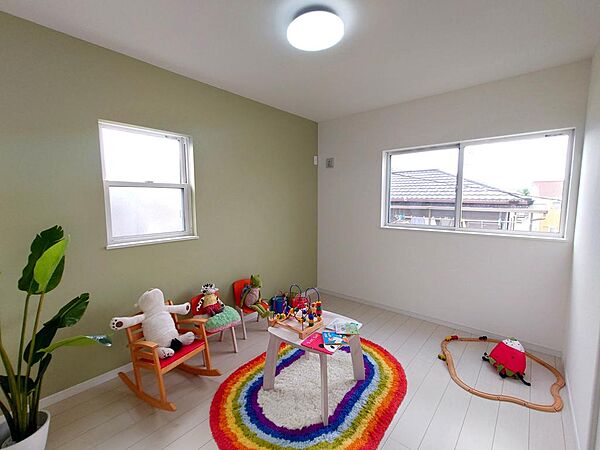 【洋室(北西・約6帖)】家族一人ひとりのプライベートな時間も大切に。お子様の成長に合わせて使えるゆとりある空間が、自立心を育みます。