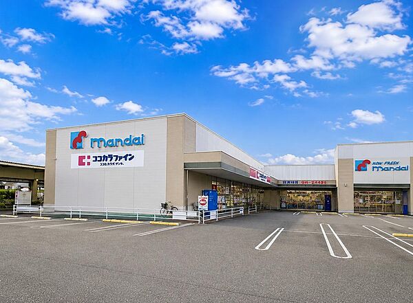 万代羽曳野島泉店まで650m 徒歩9分。毎日の食卓を彩る新鮮な食品が取り扱われています。WEBでチラシの閲覧が可能です。/営業時間9:00～22:00。