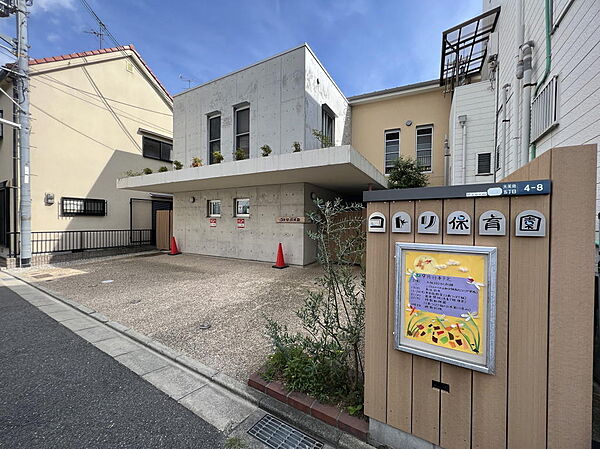 コトリ保育園まで700m徒歩9分。青い鳥学園の分園。0歳児～2歳児までが受け入れられている小規模園です。HPでは園生活の様子が写真付きで掲載されています。