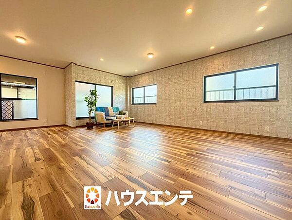 広々リビングにダウンライトLEDで新設です！