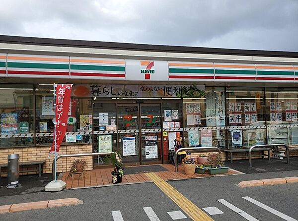 セブンイレブン水無瀬駅南店　212.1M