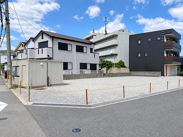 敷地と道路の接道状況を確認できる現地写真です