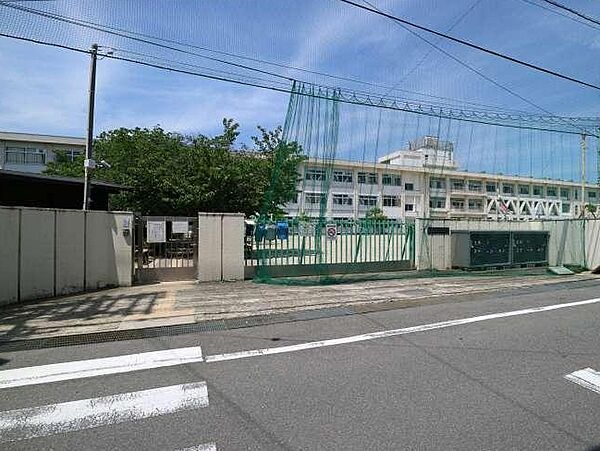 池田市立石橋小学校　718.2M