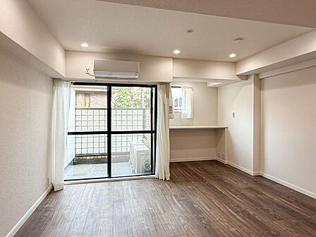 リビングとつながるお部屋は、お友達が遊びに来た時にも使えますし、ちょっと疲れた時にお昼寝できるのも嬉しいですね。