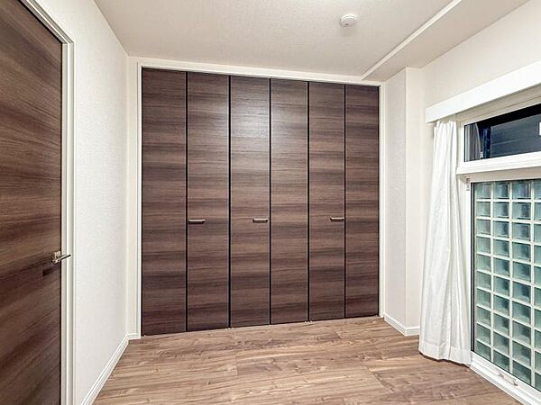 シンプルで温かみのあるデザインで、ゆったりと過ごせます。