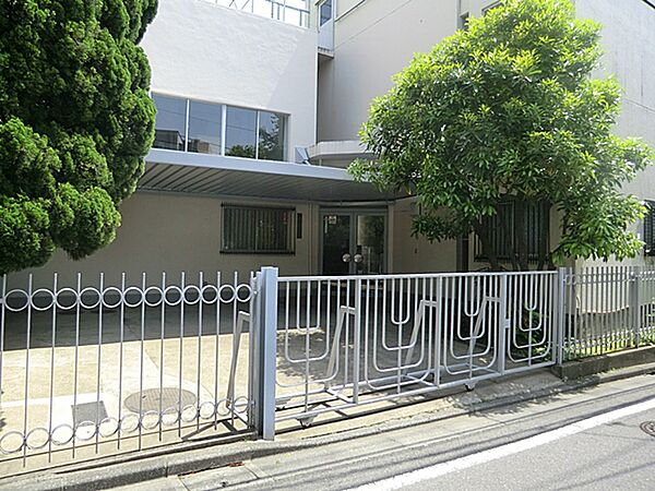 学校法人枝光会駒場幼稚園　610ｍ