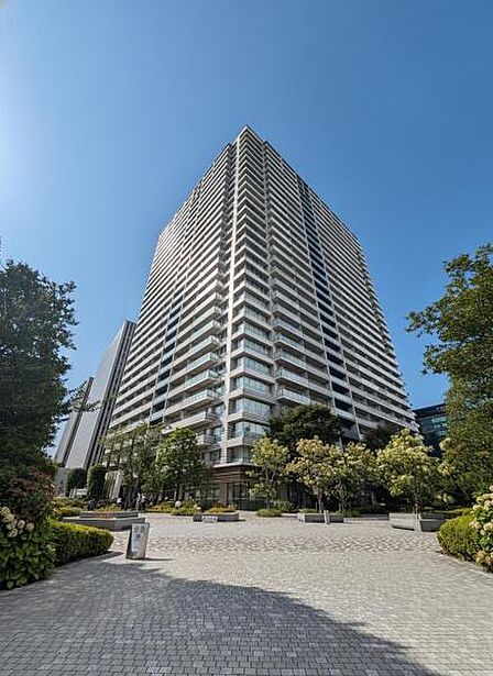 【凛】とした落ち着いたたたずまいのあなただけのお住まい。お友達などが遊びに来た時も自慢をしたくなる邸宅を創り出す外観デザインです。