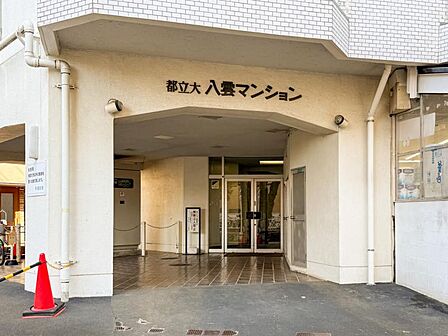 清潔感のある明るいエントランスが、毎日の帰宅を心地よく迎えてくれます。