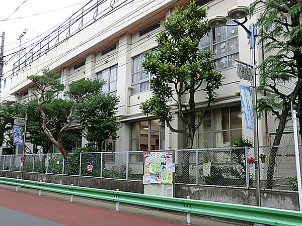 目黒区立八雲小学校 420m