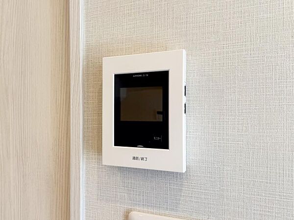 誰が来ても分かるようにテレビモニター付きインターホンを設置。防犯上でも役立ちます。