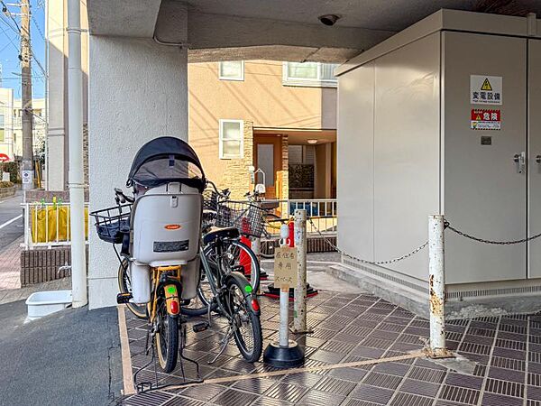 敷地内に設けられた駐輪スペース。