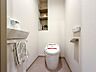 トイレ：清潔感のあるシンプルで使いやすいトイレです。