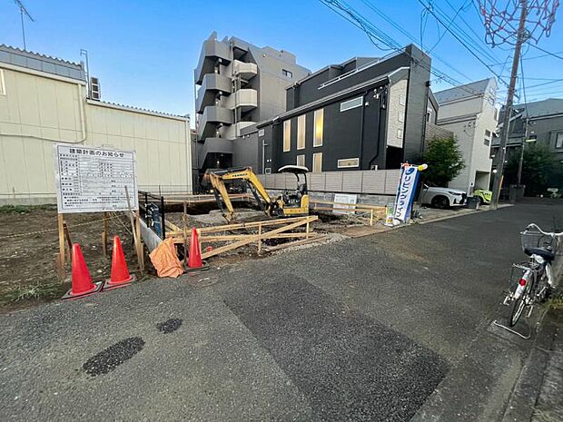 車通りの少ない道路で小さなお子様も安心。家と同じくらい周辺環境は大切なもの。図面だけでは分からない現地の雰囲気もご確認くださいませ。