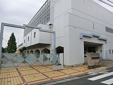 目黒区立宮前小学校 290m