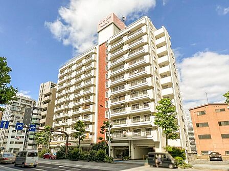 主張し過ぎないシャープなフォルムで佇む邸宅は、完成形の姿を見せてくれます。実際の日当たりや現地の雰囲気もご確認くださいませ。