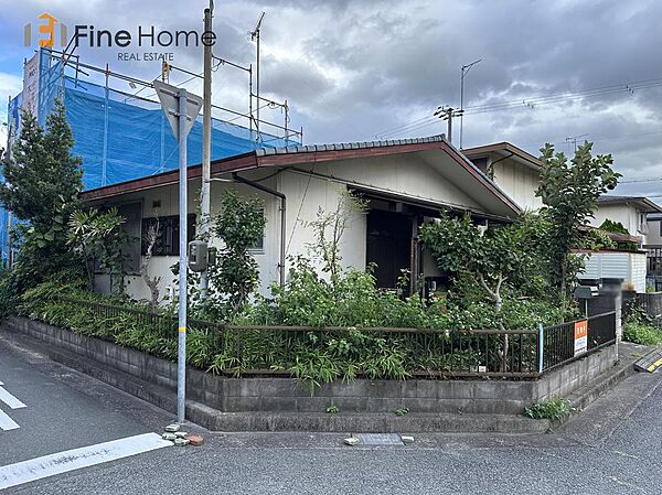 角地で陽当たりが良いです。