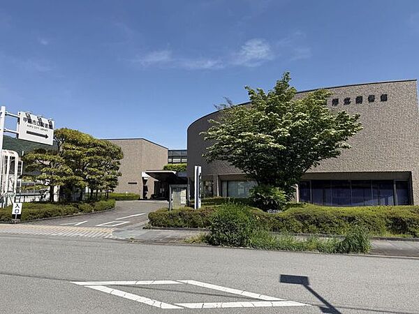 甲府市立図書館 6740m