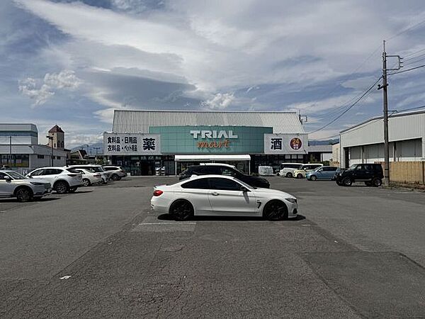 トライアル甲府昭和店 750m
