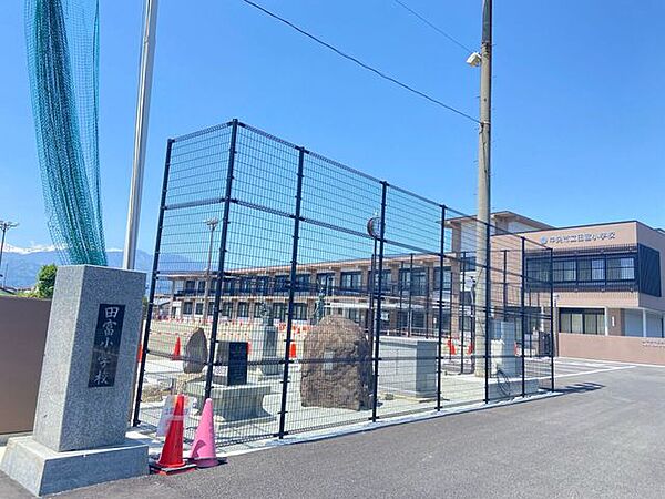 中央市立田富小学校 890m