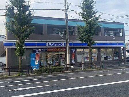 ローソン 西綾瀬三丁目店 590m