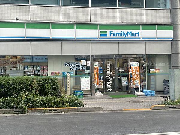 ファミリーマート 千住警察署前店 720m